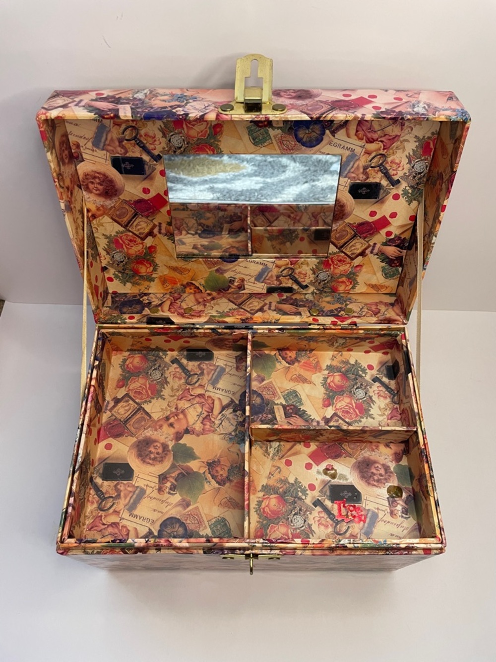 NWT Vintage Floral Cosmetic Case with Brown Handle - Picture 3 of 9